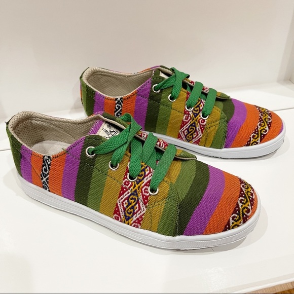 Crazy Andean Shoes Art To Wear Aztec Print Multicolor Sneakers Shoes Women 6 NWO - Picture 3 of 11